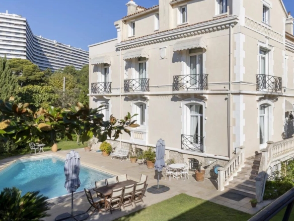 front veiw of Marseille 8th villa