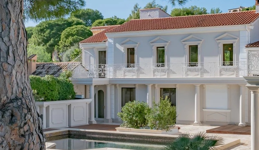 front view of Saint-Jean-Cap-Ferrat villa